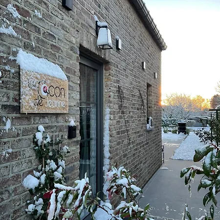 게스트하우스 Le Cocon De Jeanne 3*